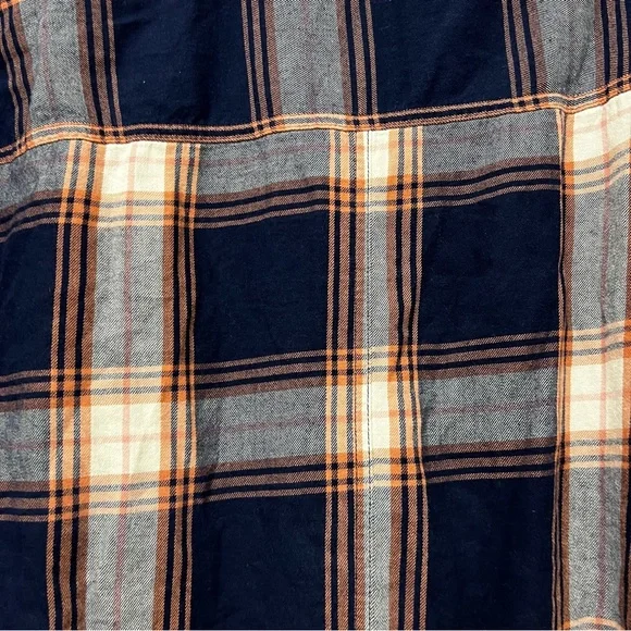 Old Navy Boyfriend Flanel Button Down Women’s Plaid Shirt Size Medium - Picture 3 of 4